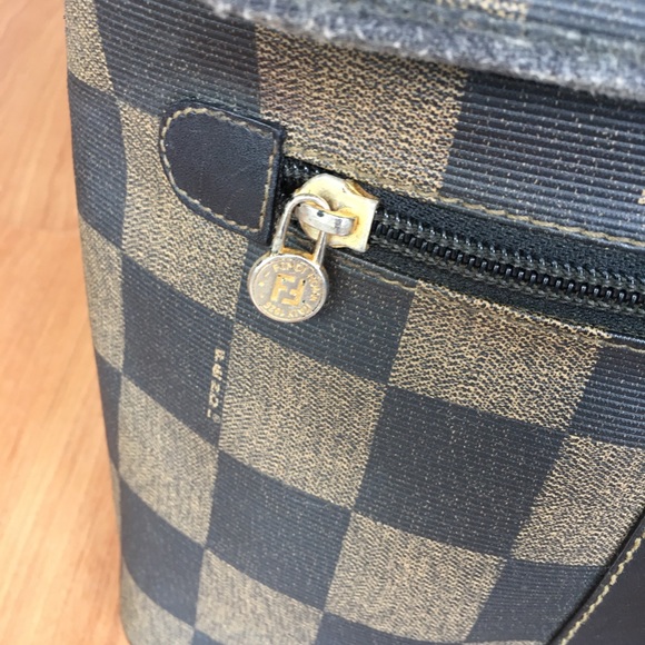 SOLD! Vintage Fendi checkerboard crossbody bag - Picture 5 of 14